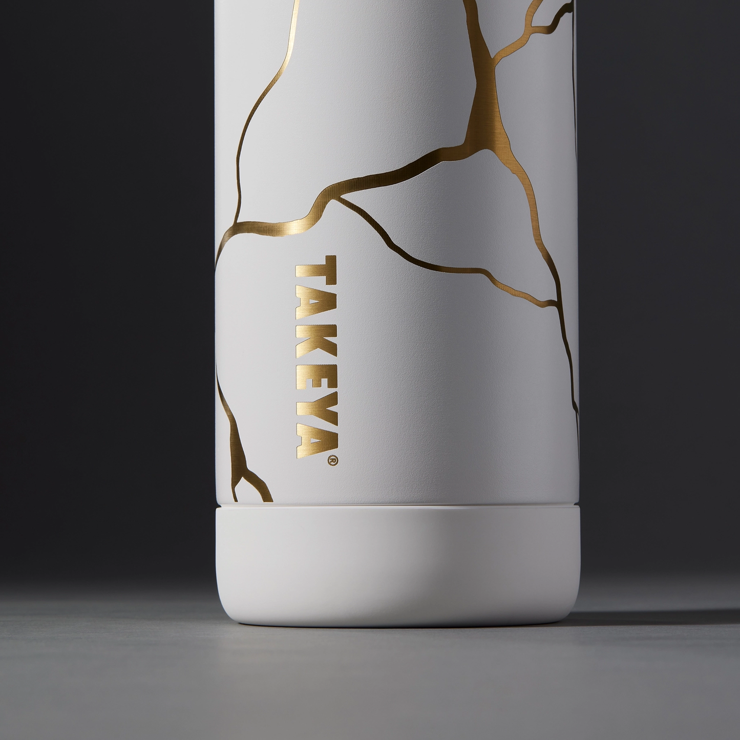 kintsugi-water-bottle-with-straw-lid-k9 51389-TK_HO25_Kintsugi_Takeya9236_Crop.png